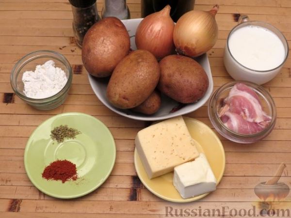 Картофель, запечённый в духовке, с жареным беконом и сырным соусом бешамель