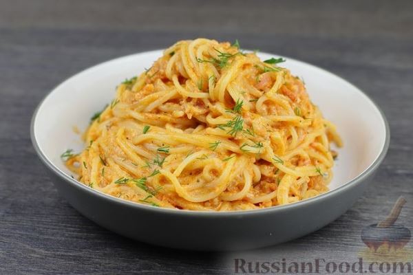 Спагетти в сливочно-томатном соусе