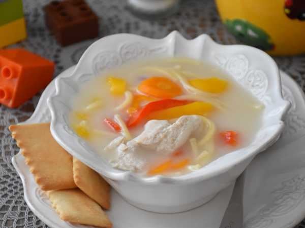Суп с жареной вермишелью и яйцом